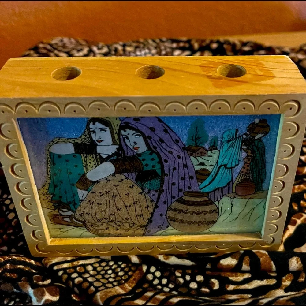 🌹Unique Wood pencil holder made of gemstones